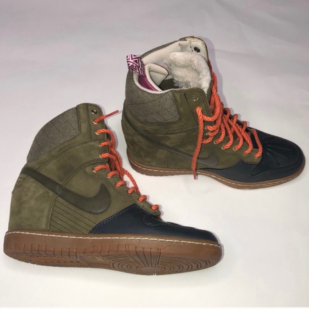 Nike women’s sneakers Navy green & orange